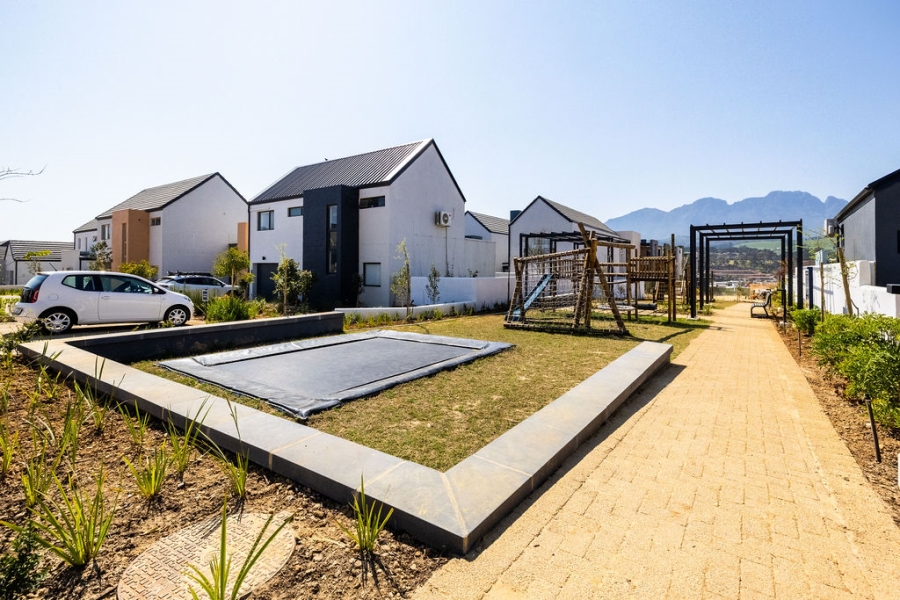 To Let 3 Bedroom Property for Rent in Newinbosch Western Cape